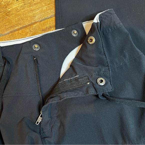 Mountain Hardwear Convertible Hiking Pants size 6 black - Picture 3 of 14